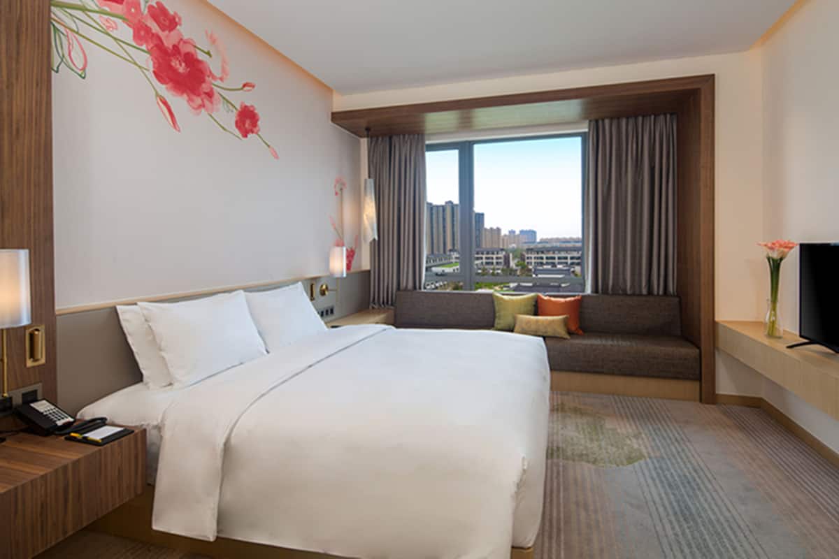 Premium bedding, minibar, in-room safe, desk
