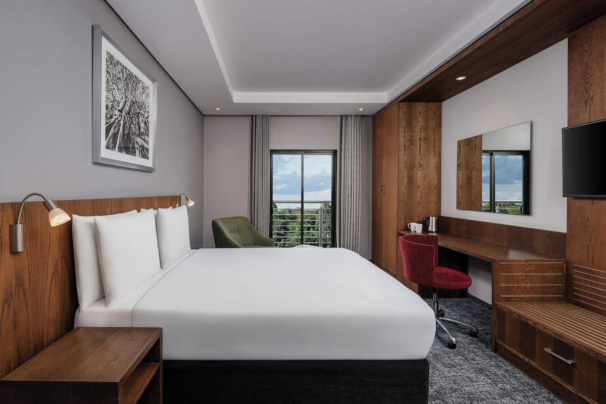 Premium Room, 1 Queen Bed (Karura Forest View) | In-room safe, desk, laptop workspace, blackout drapes