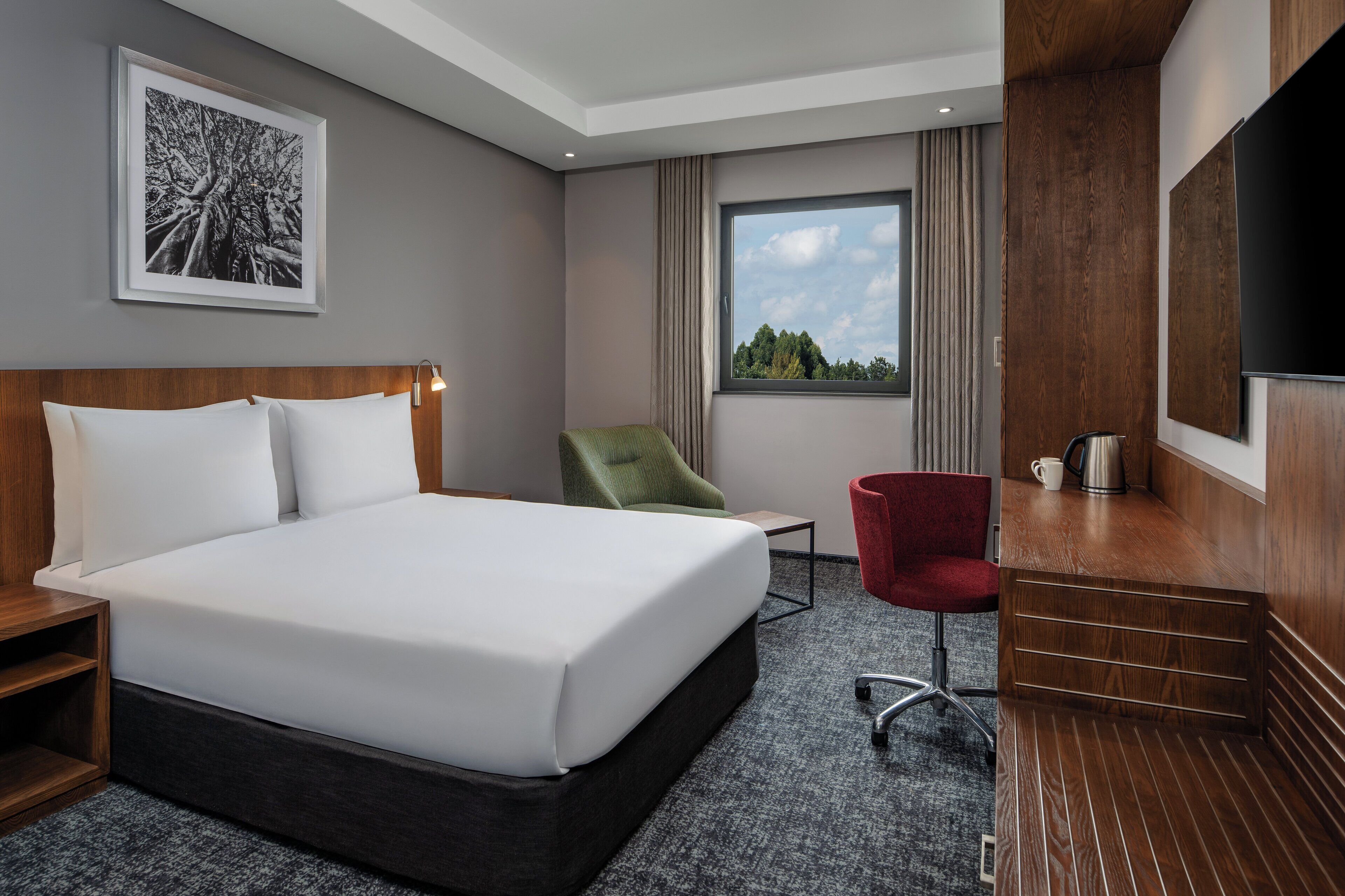 Standard Room, 1 Queen Bed (Karura Forest View) | In-room safe, desk, laptop workspace, blackout drapes