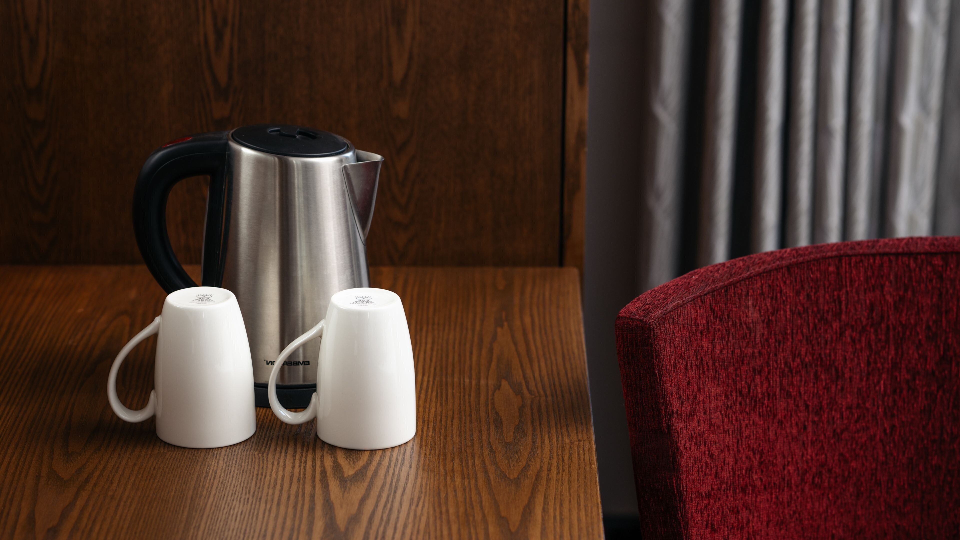 in-room safe, desk, laptop workspace, blackout curtains