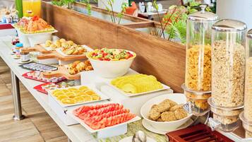 Desayuno buffet todos los días (USD 20 por persona)