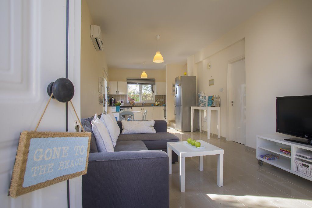 Villa, 2 habitaciones (Communal Pool) | Área de sala de estar | Televisión de pantalla plana y reproductor de DVD 