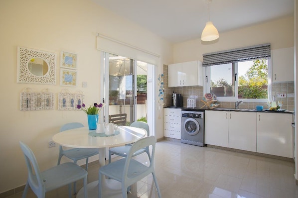 Villa, 2 Bedrooms (Communal Pool) | Private kitchen
