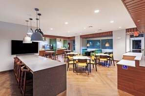 Free daily buffet breakfast  - Fairfield Inn & Suites by Marriott Liberal (Liberal)