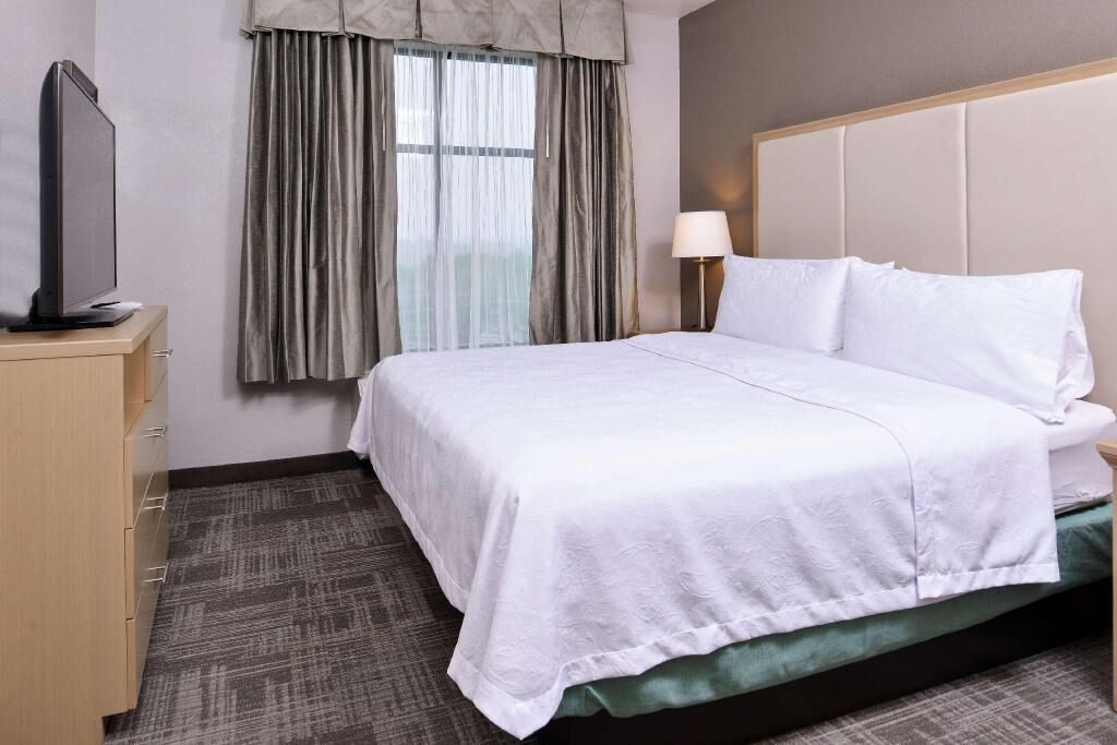 Ropa de cama de alta calidad, cubrecamas y cortinas blackout 