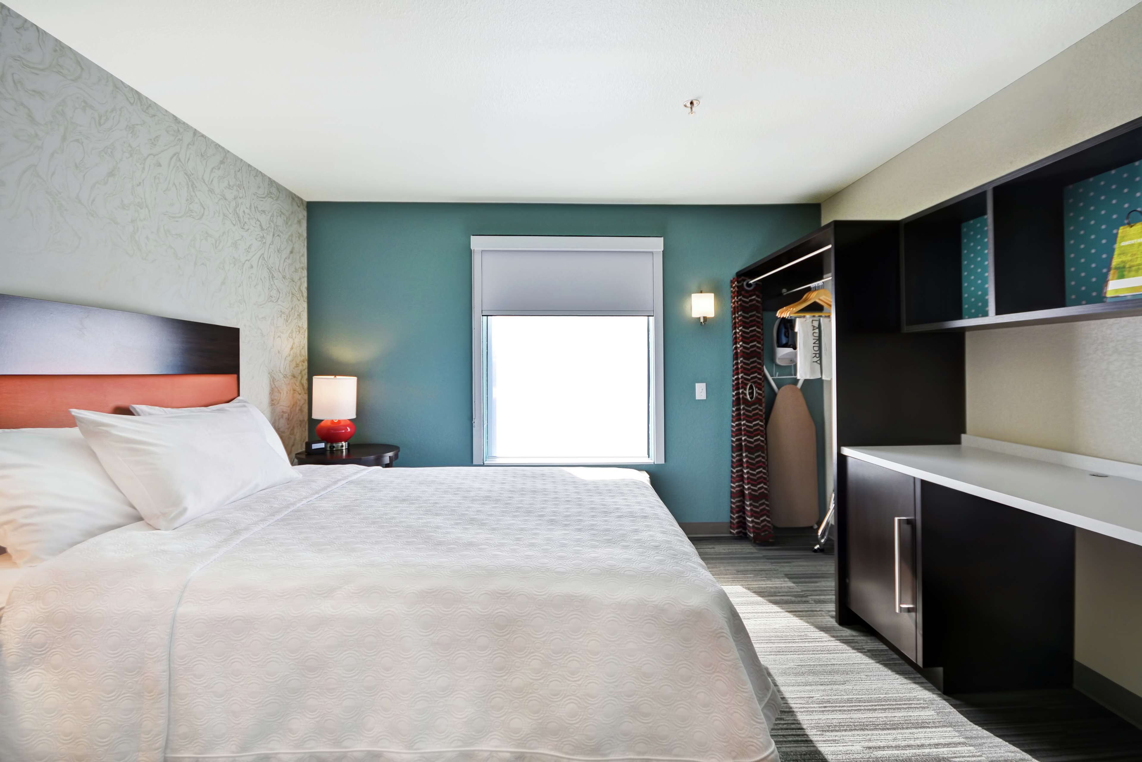 studio, 1 queen bed, non smoking | desk, blackout curtains, iron/ironing board, free wired internet