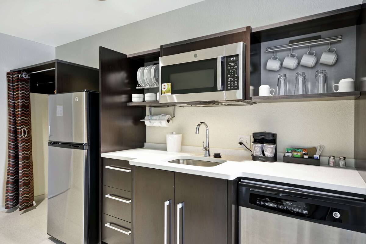 suite, 1 bedroom, non smoking | private kitchen | full-sized fridge, microwave, dishwasher, cookware/dishes/utensils