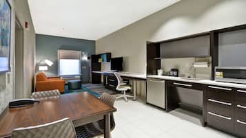 Suite, 1 Queen Bed, Accessible (Mobility & Hearing, Roll-in Shower) | Desk, blackout curtains, iron/ironing board, free wired Internet