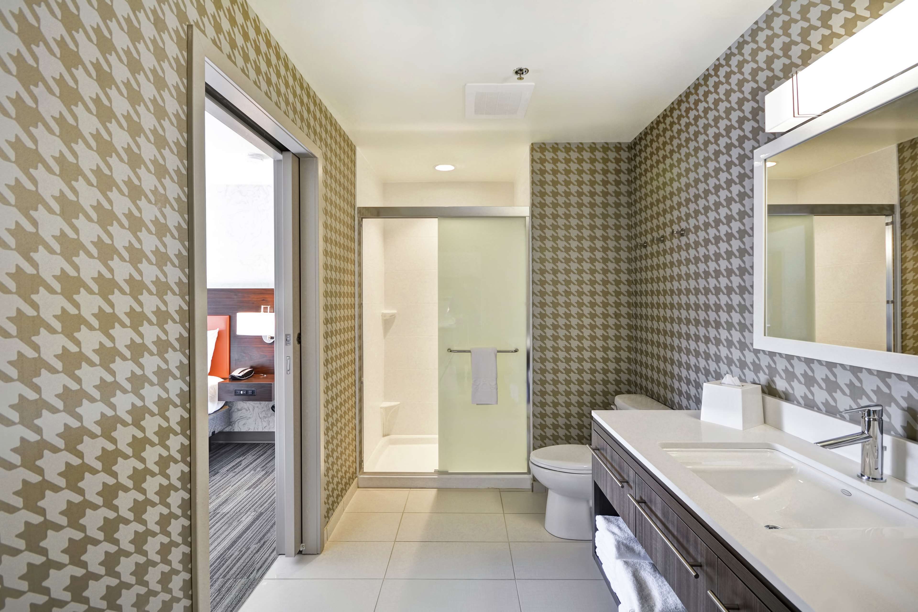 suite, 1 bedroom, non smoking | bathroom shower