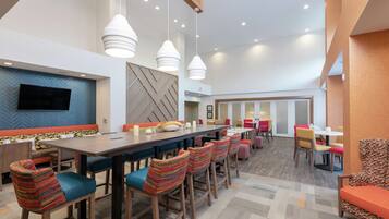 Desayuno continental gratuito y diario