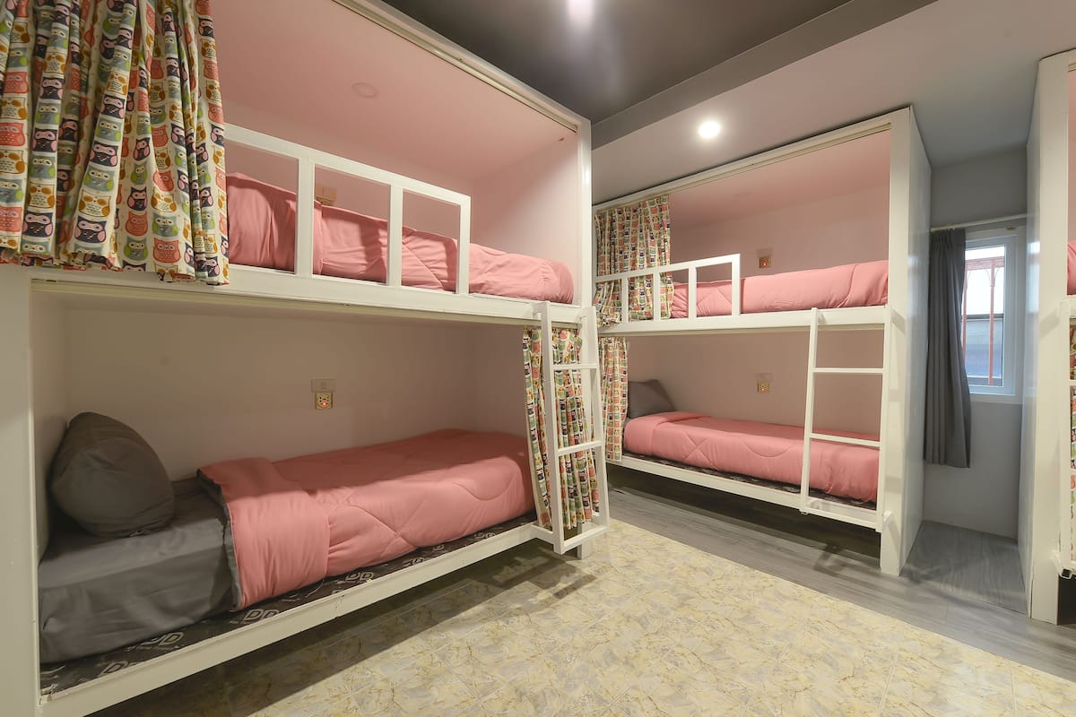 6-Bed Female Dormitory Room | Wi-Fi gratuit