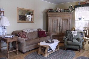 Phòng Deluxe, 1 phòng ngủ, quang cảnh hồ | Khu phòng khách | TV màn hình phẳng 