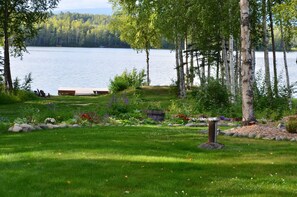 Garden - Alaska's Lake Lucille B&B (Wasilla)