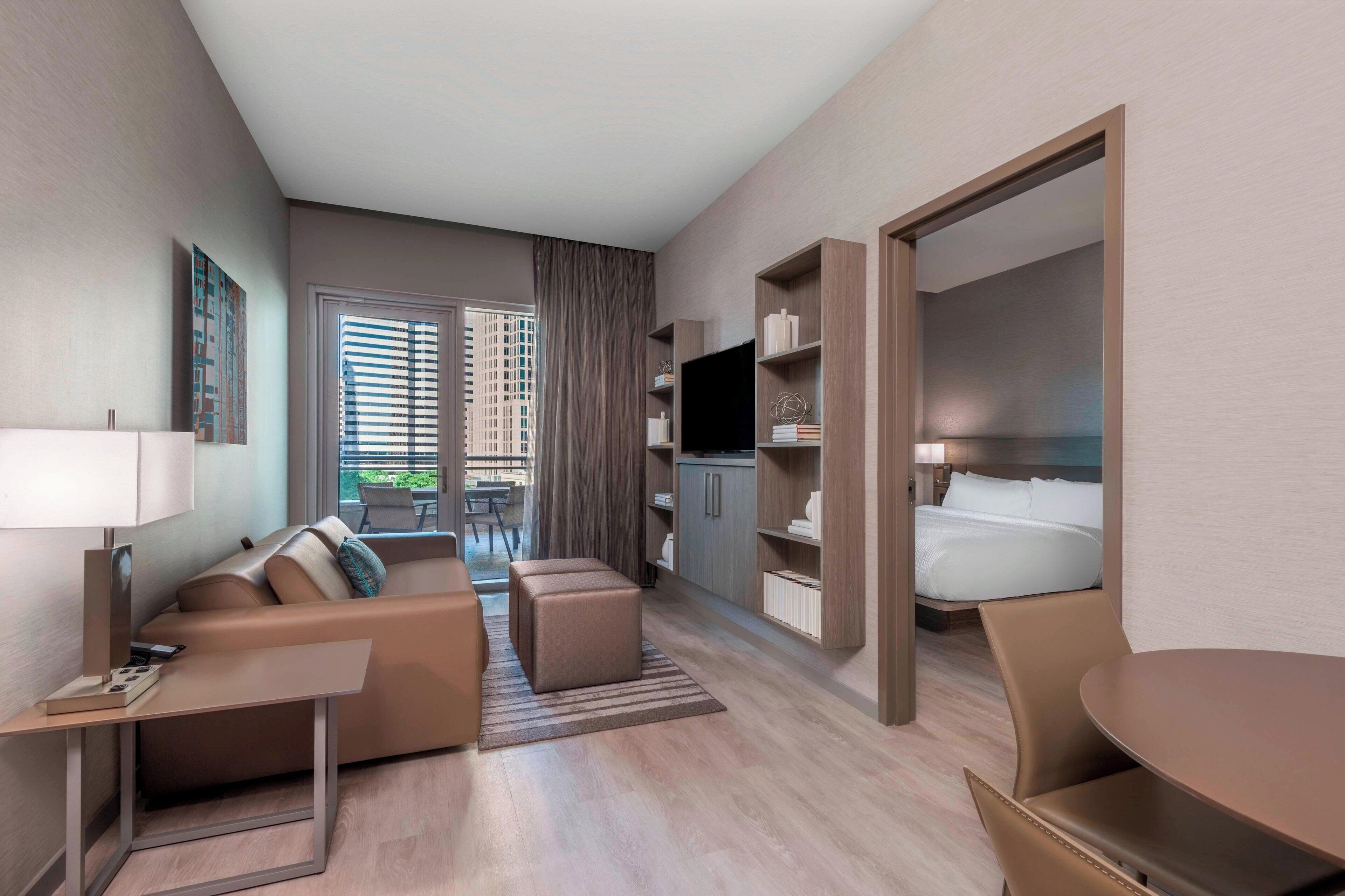 Suite, 1 King Bed with Sofa bed, Balcony | Living area