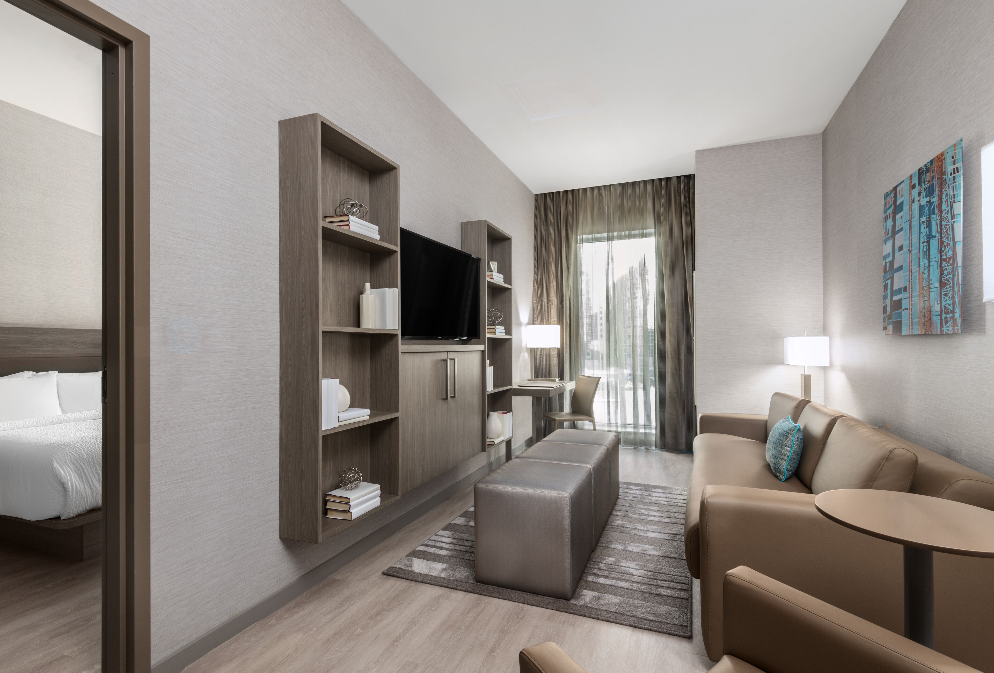 デスク、ノートパソコン用作業スペース、遮光カーテン、アイロン / アイロン台