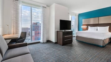 1 habitación, caja de seguridad en la habitación y escritorio