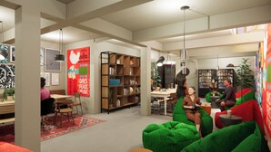 Een modern interieur met groene relaxfauteuils, een houten boekenkast en een eethoek.