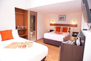 Minibar, desk, laptop workspace, free WiFi - Hotel Arcangel (Cusco)