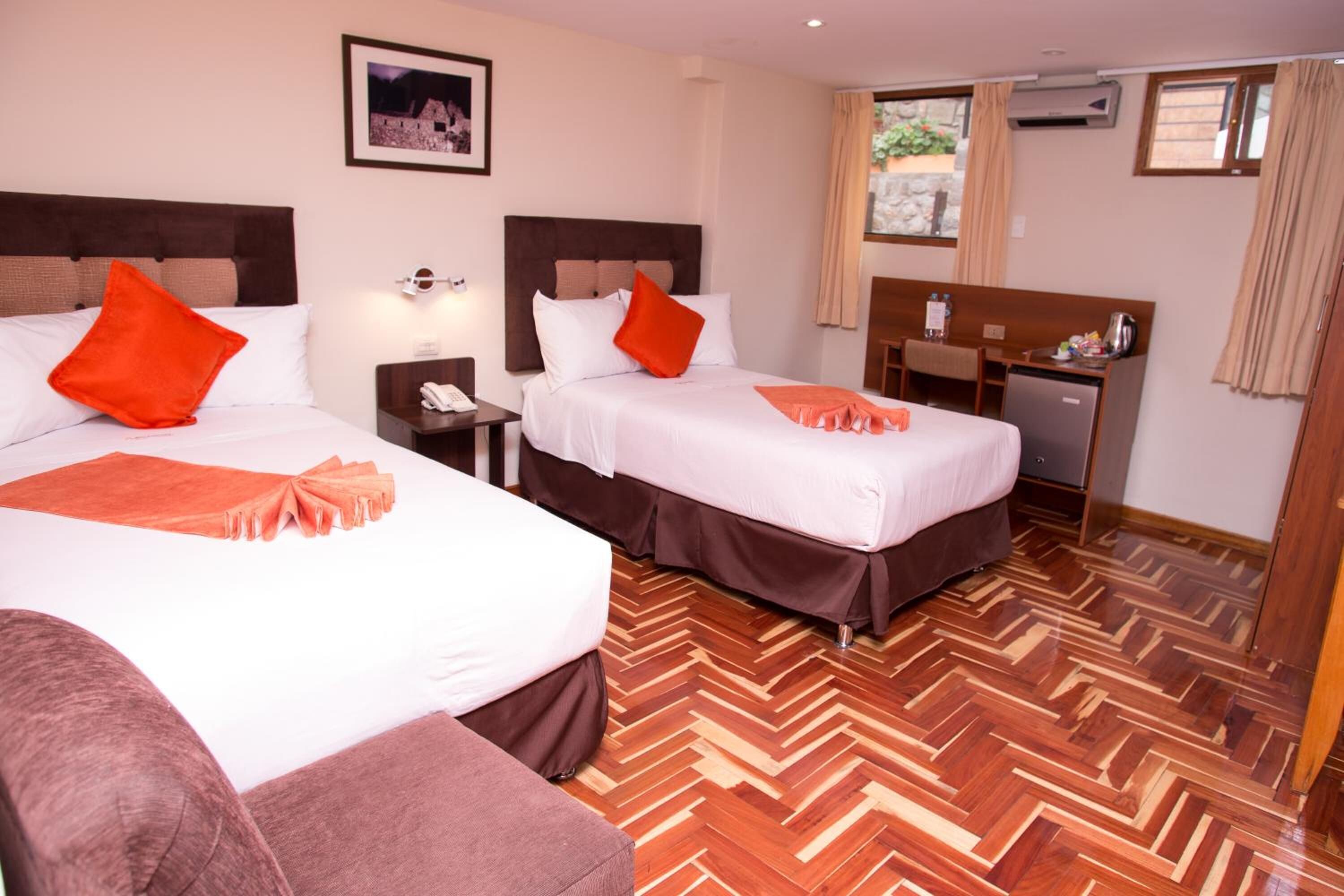 1 bedroom, minibar, desk, laptop workspace