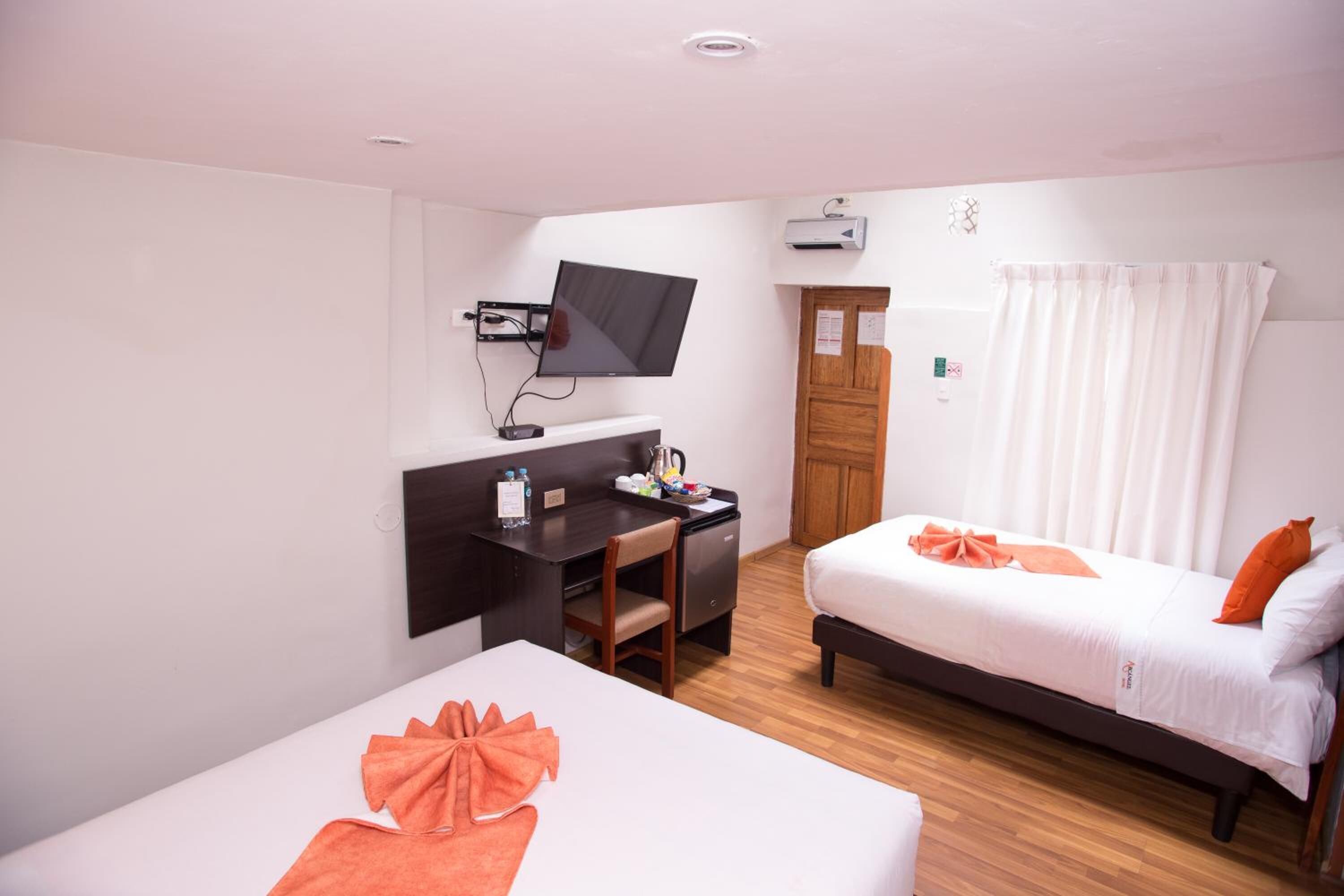 1 bedroom, minibar, desk, laptop workspace