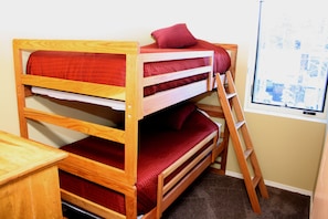 4 bedrooms, individually decorated, individually furnished, desk - Mill Run 5 By Peak Property Management (Breckenridge)