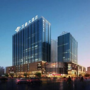 Fachada de la propiedad por la tarde o noche