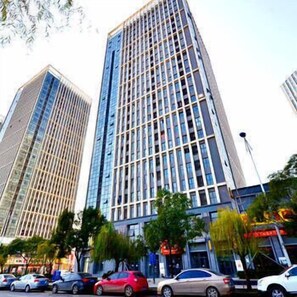 Front of property - Super 8 Hotel (Wuhan)