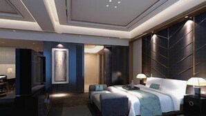Une chambre moderne avec un grand lit, des tables de chevet, une commode et un grand miroir.