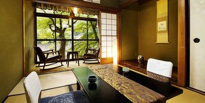 Chambre Tradition avec lits jumeaux, non-fumeurs, vue fleuve (Sounoma) | Wi-Fi gratuit