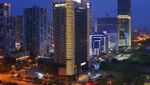 Front of property - evening/night - Youyi Hotel (Liuzhou)