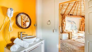 Suite | Baño | Regadera y regadera tipo lluvia