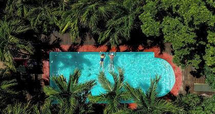 Nílu Puerto Escondido by Selina