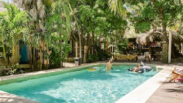 2 piscinas al aire libre, sillones reclinables de piscina