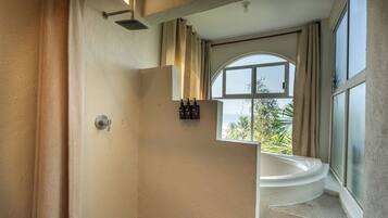 Premium Suite Ocean View | Bathroom | Shower, rainfall showerhead