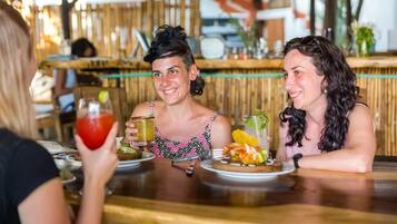 Petit déjeuner préparé sur commande (13 USD par personne)