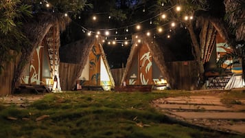 Tepee Tent | Vista al jardín