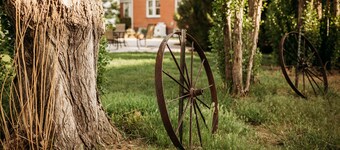 COUNTRY FARMHOUSE- The Country Feel With City Access