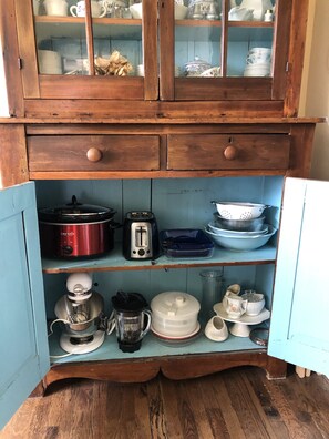 Interior - COUNTRY FARMHOUSE- The Country Feel With City Access (Eaton)