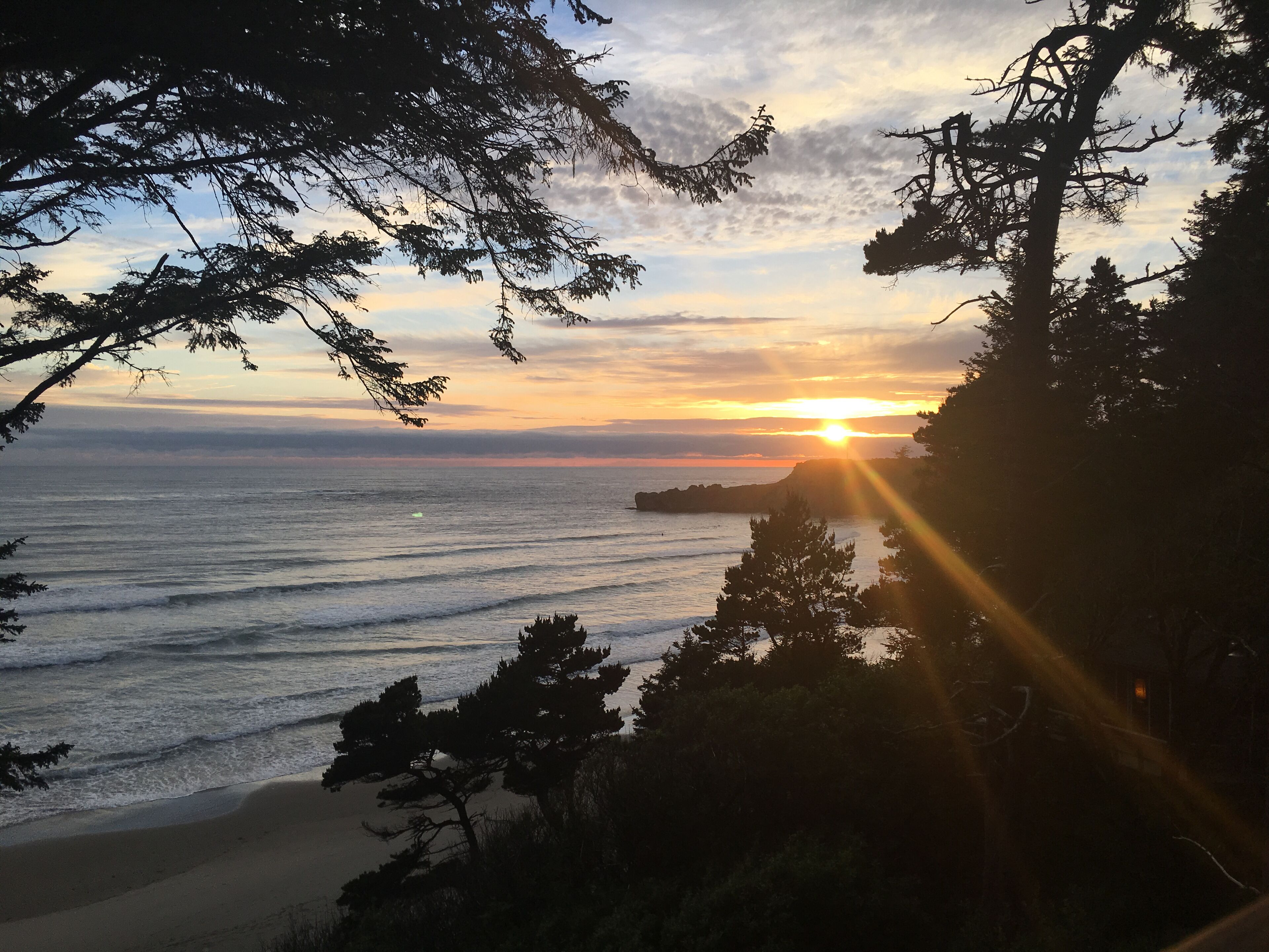 Beach nearby, sun loungers, beach towels