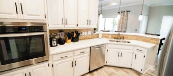 Southern Luxury: Eastchase District 4bd / 3bth