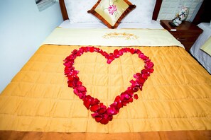 Quarto casal standard | Roupas de cama premium, frigobar (abastecido com alguns itens grátis)