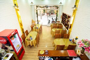 Breakfast, lunch, dinner served; local and international cuisine - Cat Ba Golden Holiday Hotel (Hai Phong)