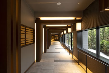 Hallway. Hotel Keihan Kyoto Hachijoguchi
