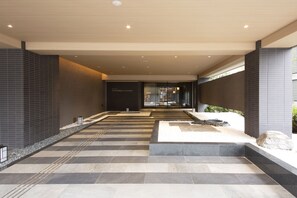 Property entrance - Hotel Keihan Kyoto Hachijoguchi (Kyoto)