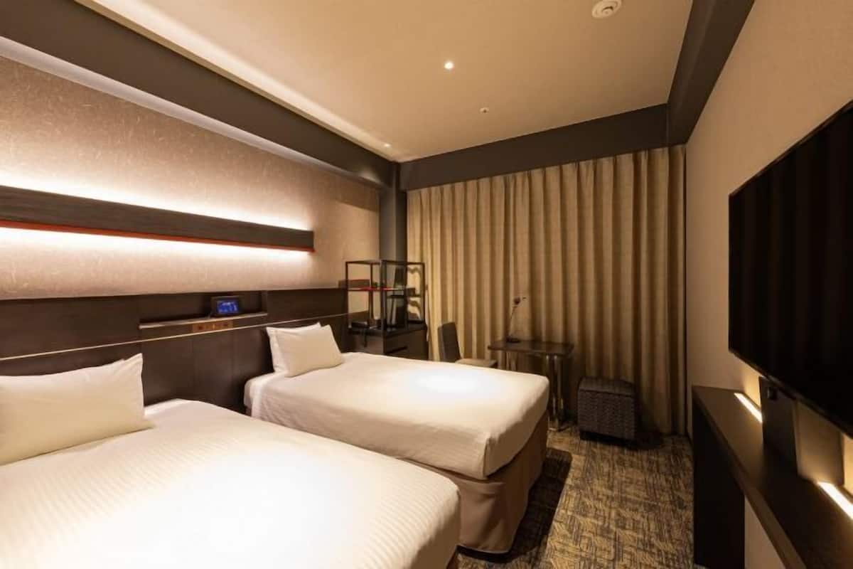 In-room safe, desk, iron/ironing board, free WiFi