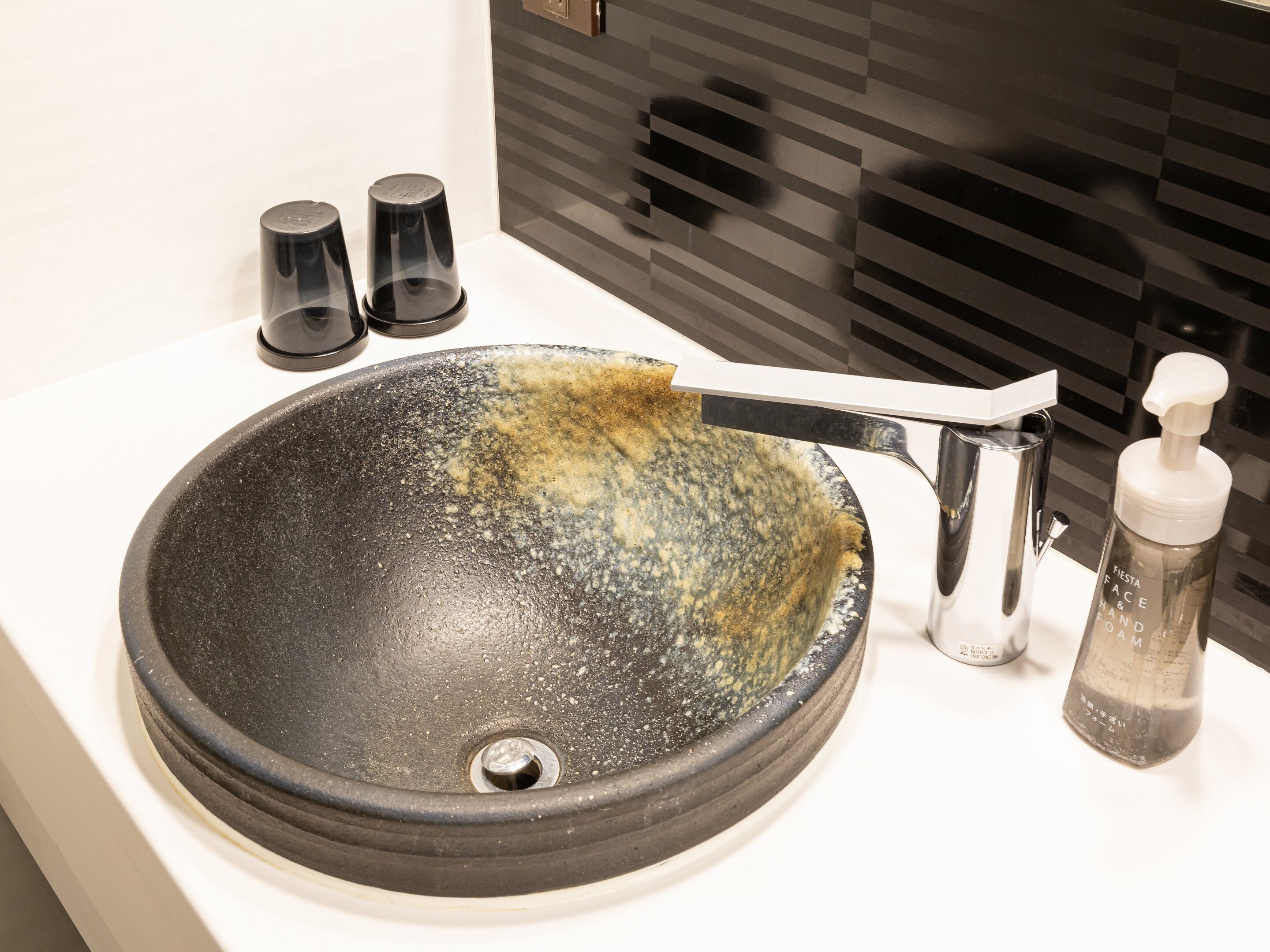 combined shower/bathtub, deep-soaking bathtub, hair dryer, slippers