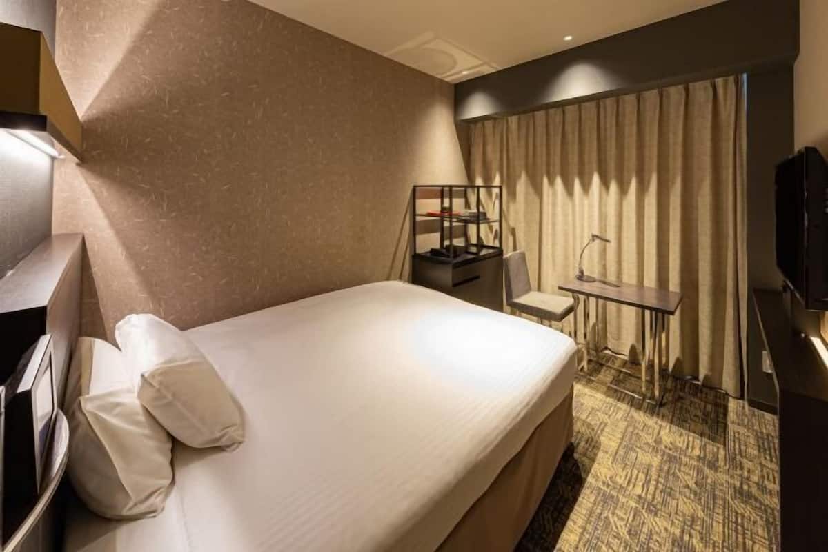 In-room safe, desk, iron/ironing board, free WiFi