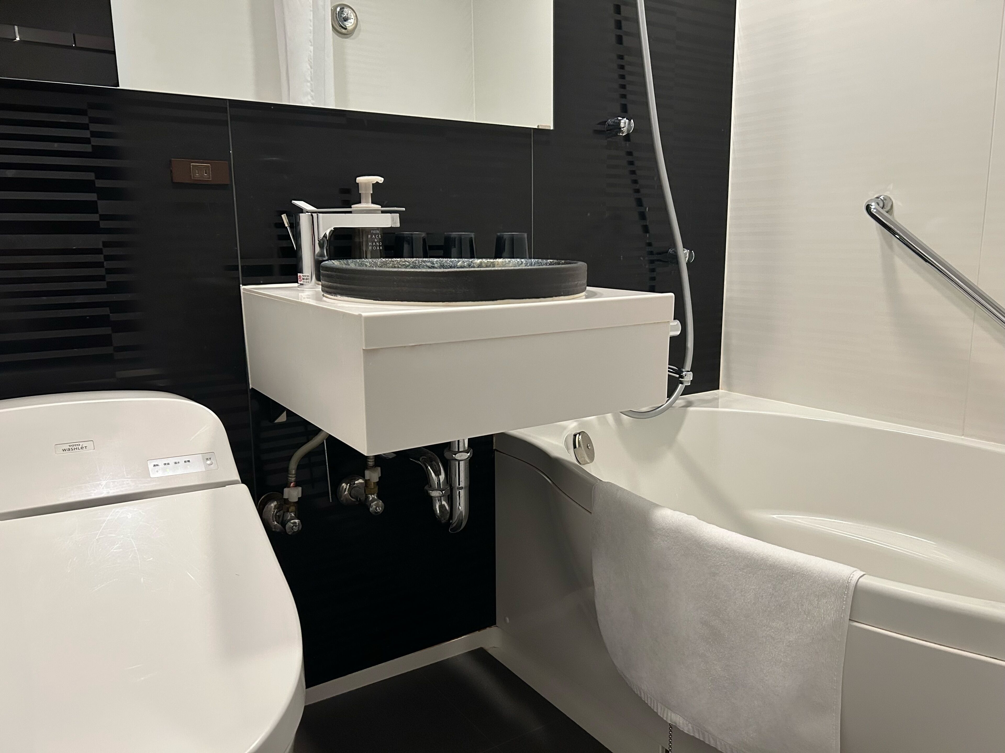 combined shower/bathtub, deep-soaking bathtub, hair dryer, slippers