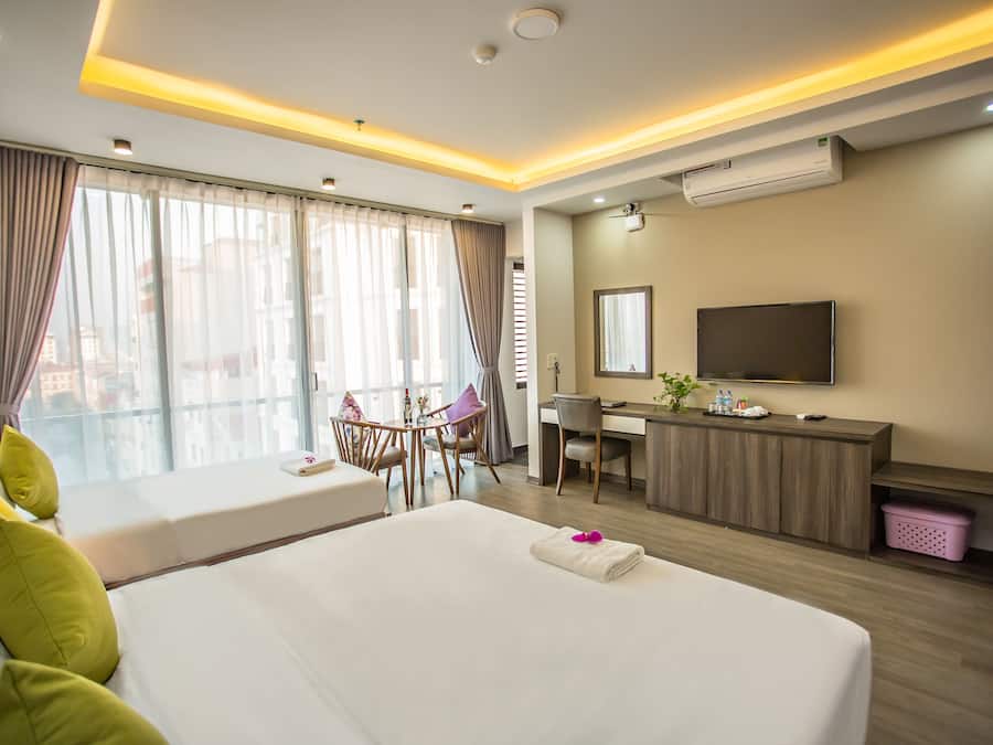 Suite Twin Room with Balcony City View | Room amenity