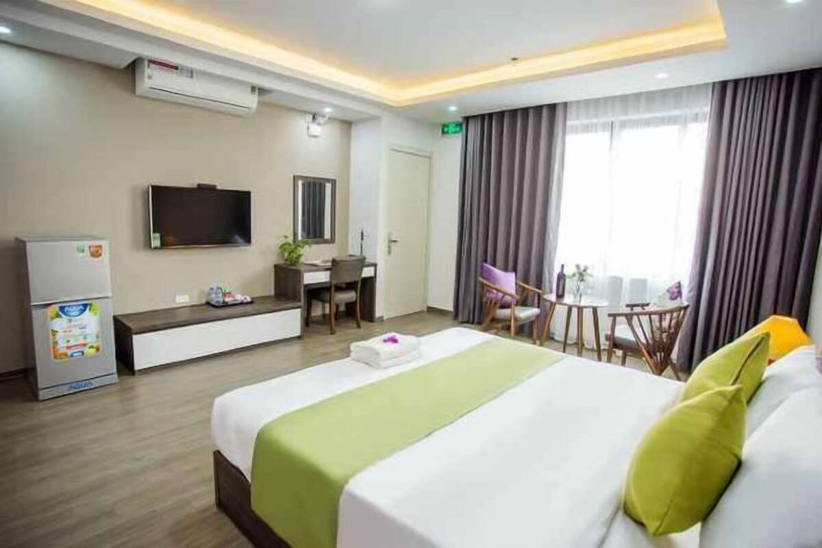 Desk, soundproofing, iron/ironing board, free WiFi